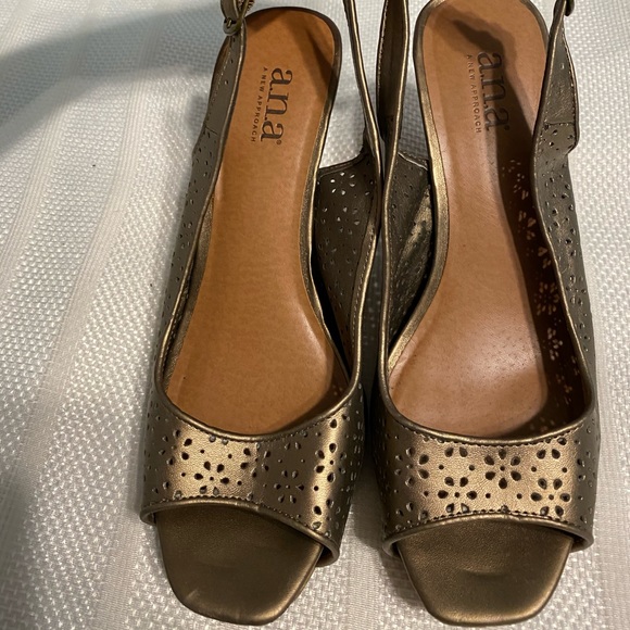 ANA Wedges - Picture 2 of 2